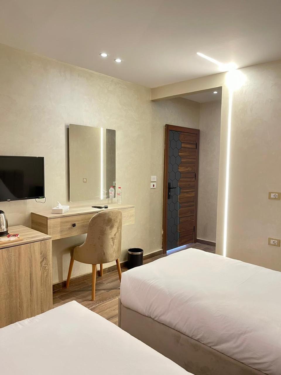 Hotel Cleopatra Tower Pyramid View Kafret el-Gabal Esterno foto