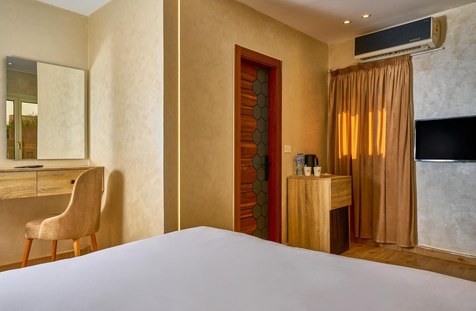 Hotel Cleopatra Tower Pyramid View Kafret el-Gabal Esterno foto