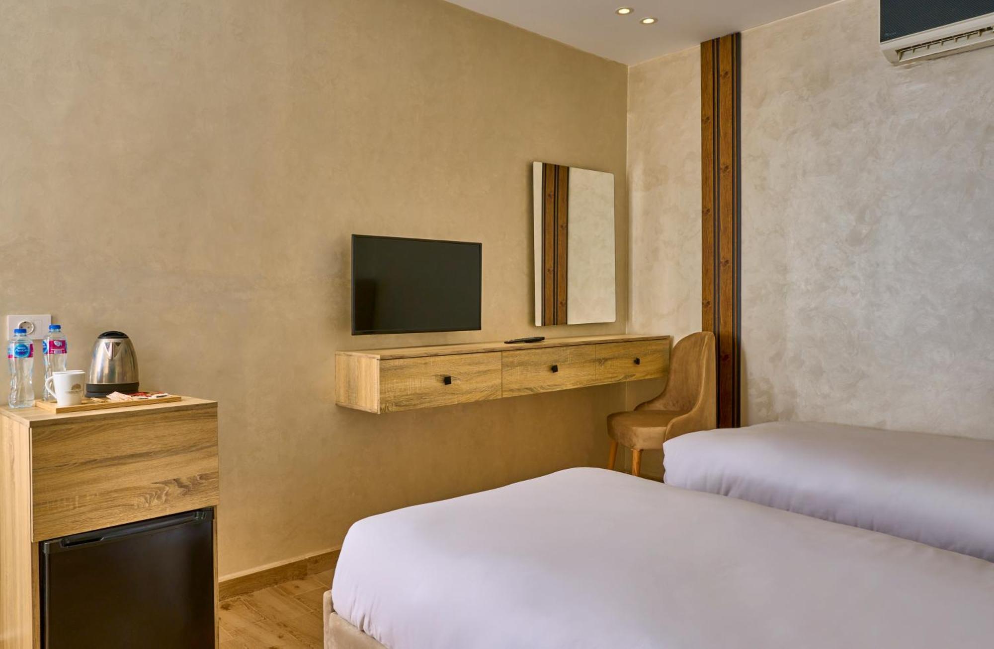 Hotel Cleopatra Tower Pyramid View Kafret el-Gabal Esterno foto